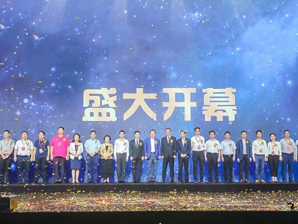 “產業聯動，全能跨界”中國（佛山）國際建筑裝飾博覽會開幕式盛況
